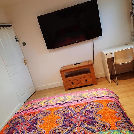 Lovely Home With Full En-Suite Double Bed Rooms Reading Esterno foto